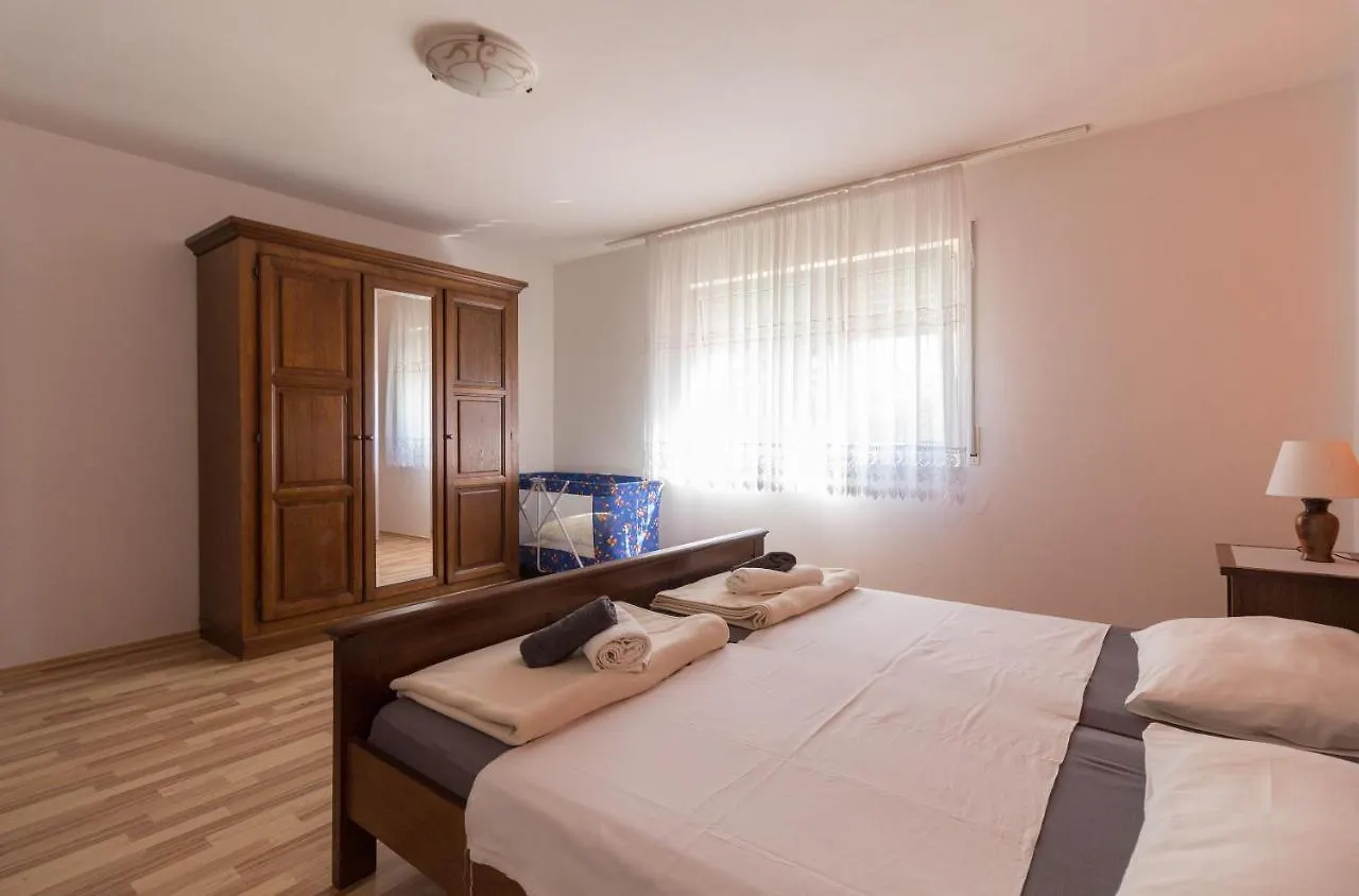 Spacious Villa Malina With Pool - By Ta Leut Agency Privlaka  Kroatien